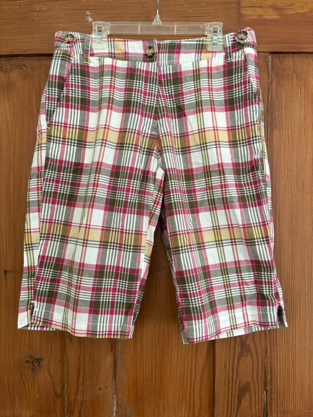 Rafaella Plaid Flat-Front Shorts in Red, Olive White Bermuda Size 6 Cotton